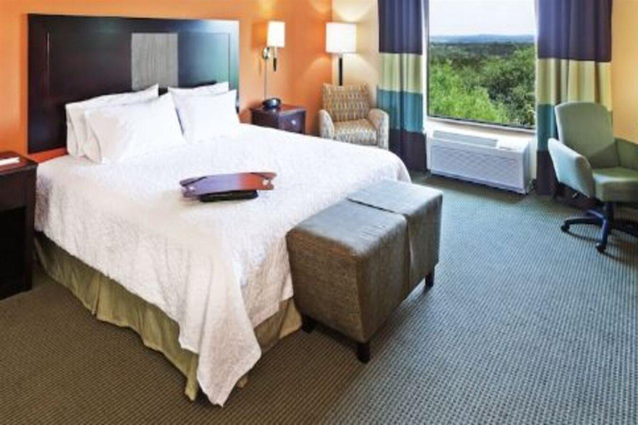 Hampton Inn And Suites Austin - Лейкуей Екстериор снимка