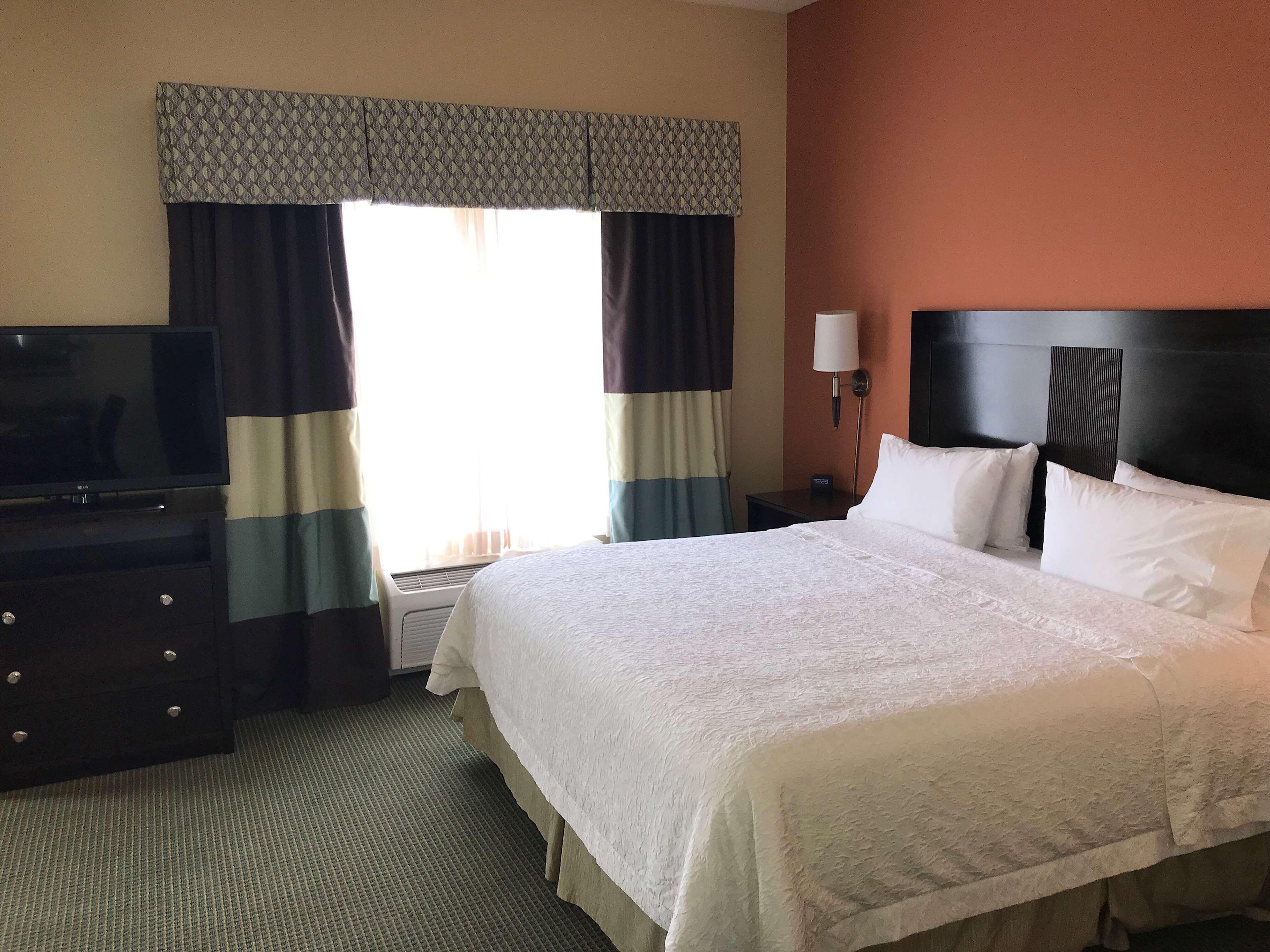 Hampton Inn And Suites Austin - Лейкуей Екстериор снимка