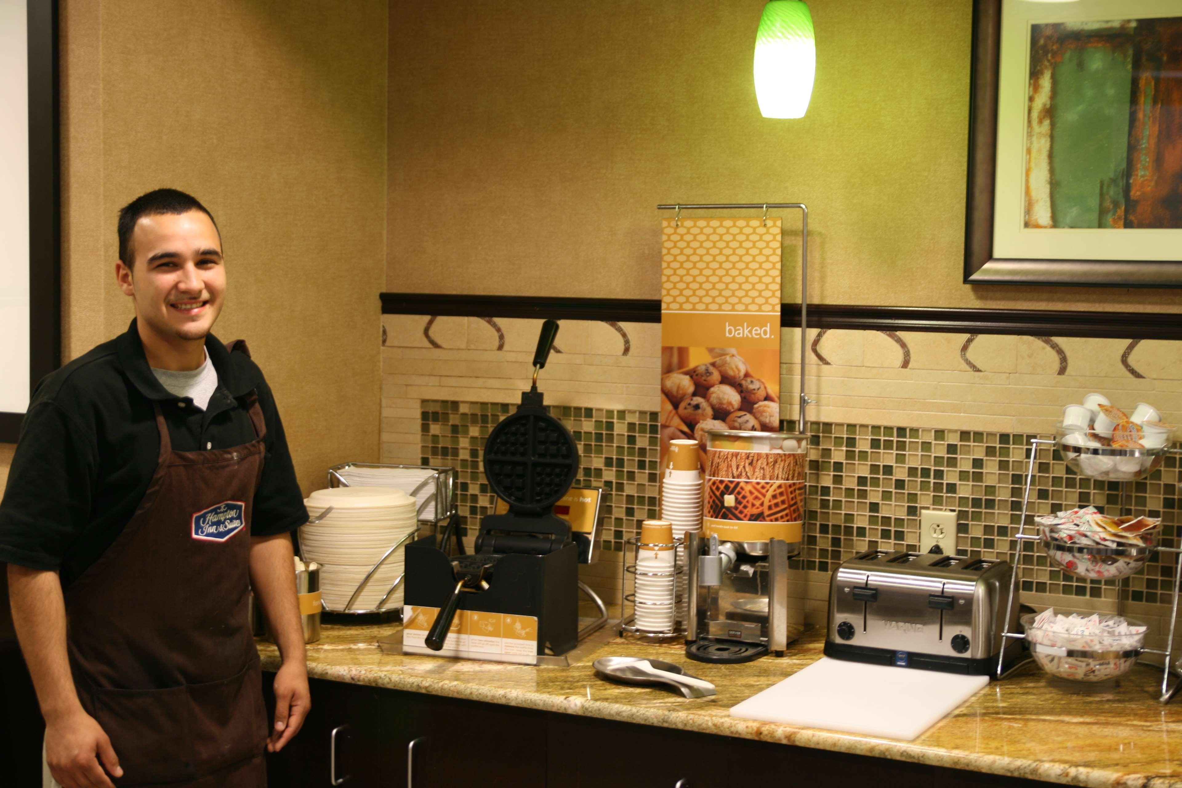 Hampton Inn And Suites Austin - Лейкуей Ресторант снимка