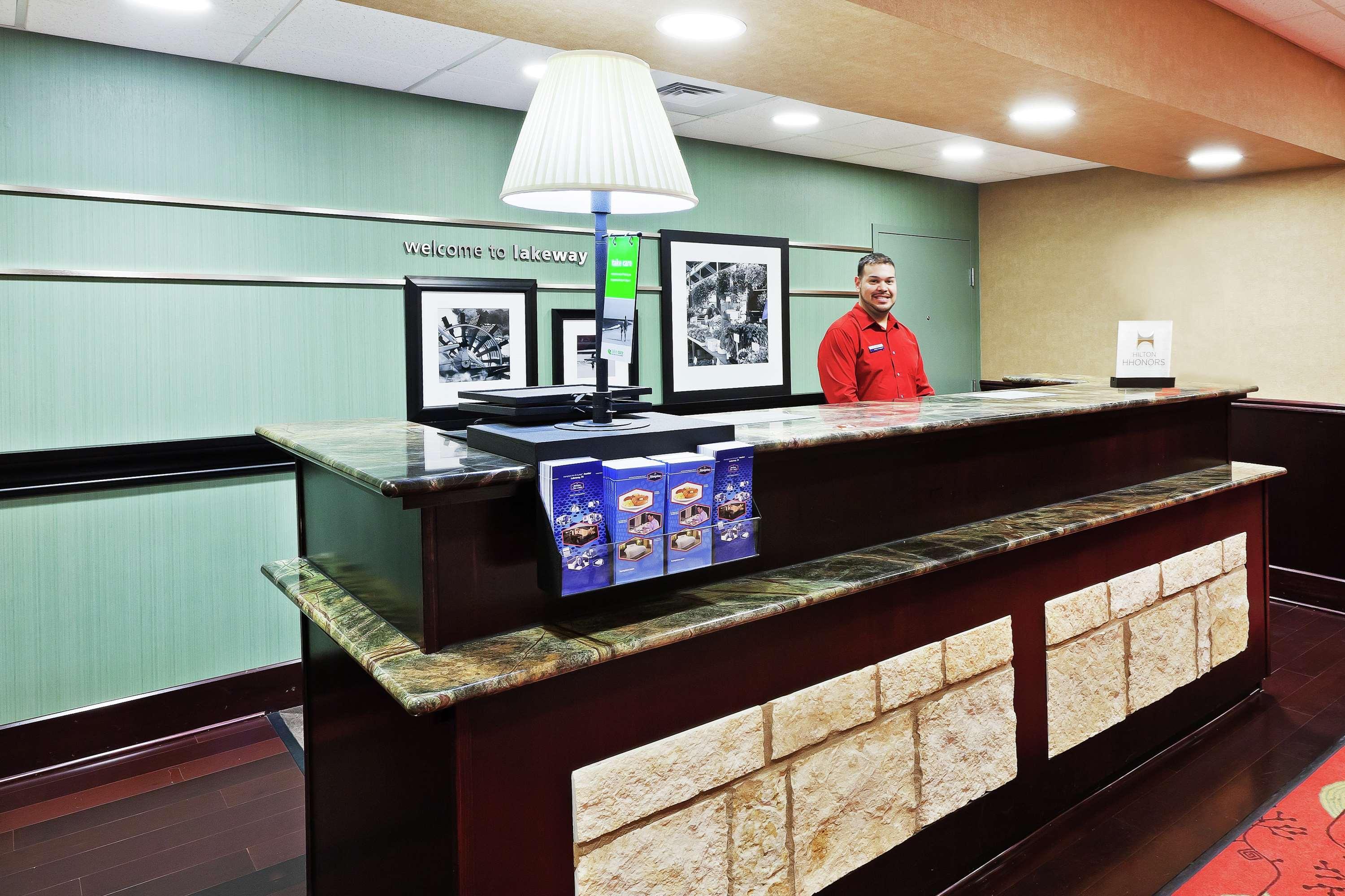 Hampton Inn And Suites Austin - Лейкуей Интериор снимка