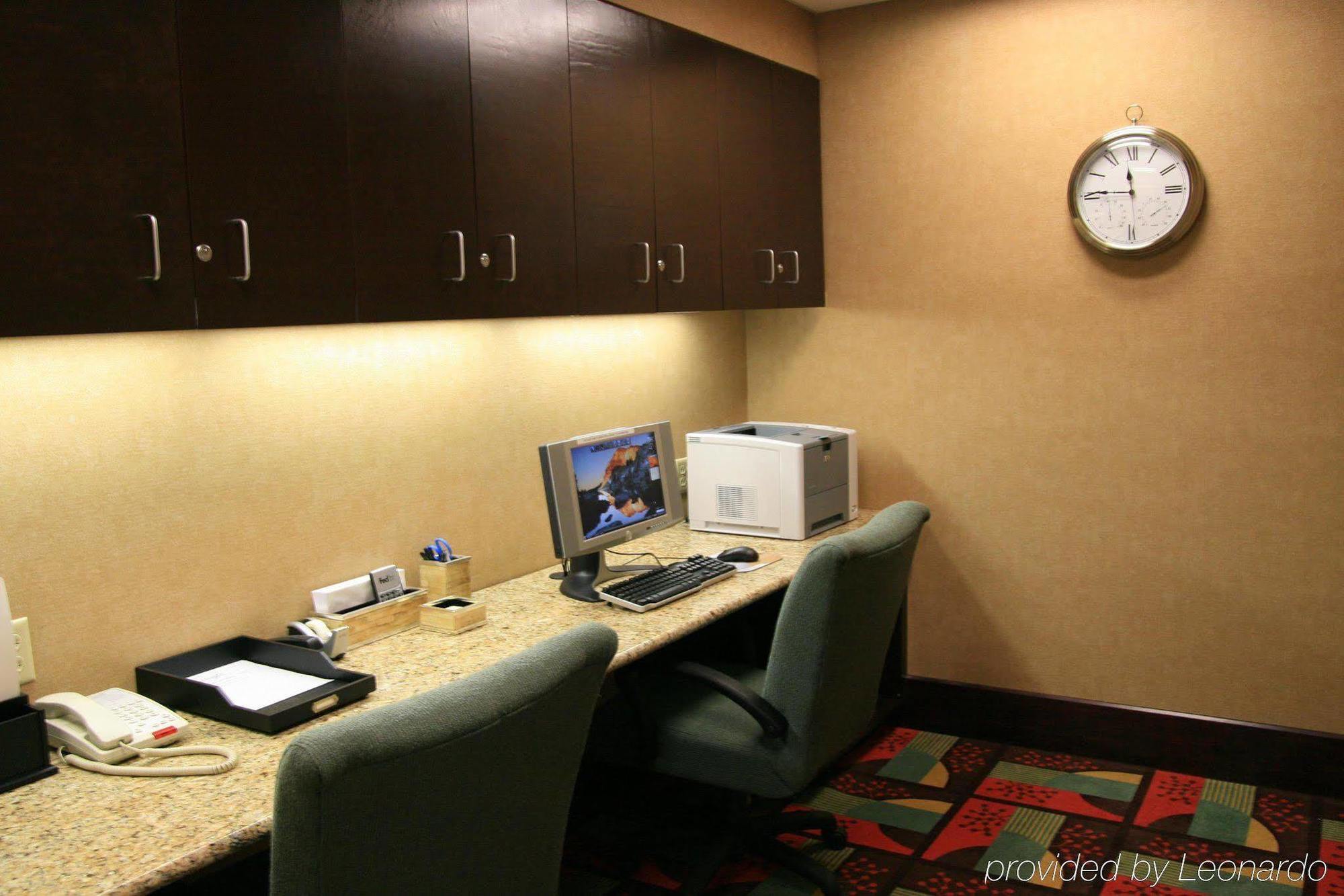 Hampton Inn And Suites Austin - Лейкуей Съоръжения снимка